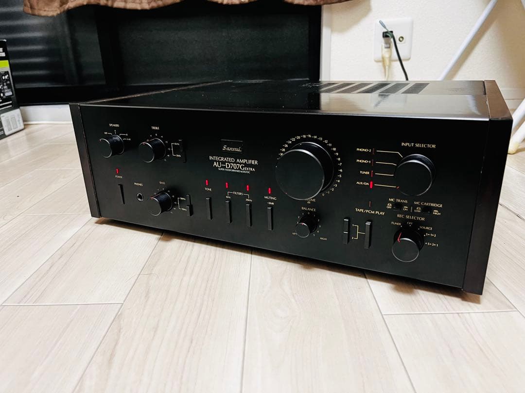 SANSUI AU-D707G extra ￥118,000(1983年発売)