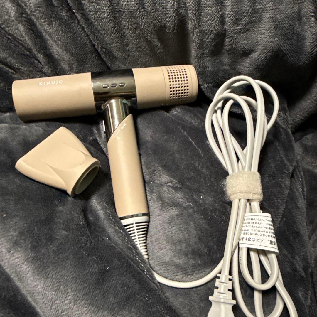 美品！絹女 KINUIO ヘアドライヤー 2022年製 KH201