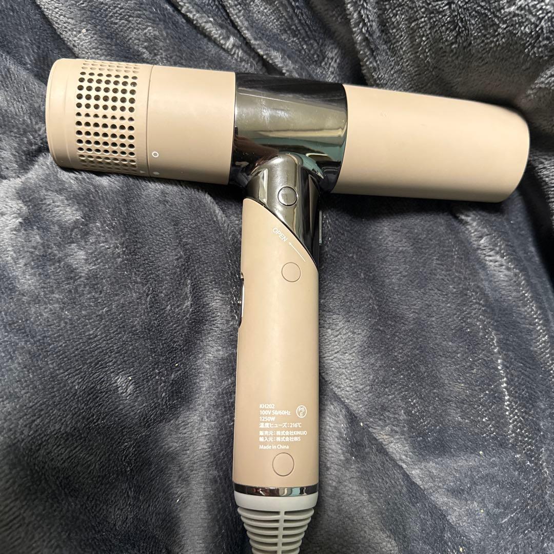 美品！絹女 KINUIO ヘアドライヤー 2022年製 KH201