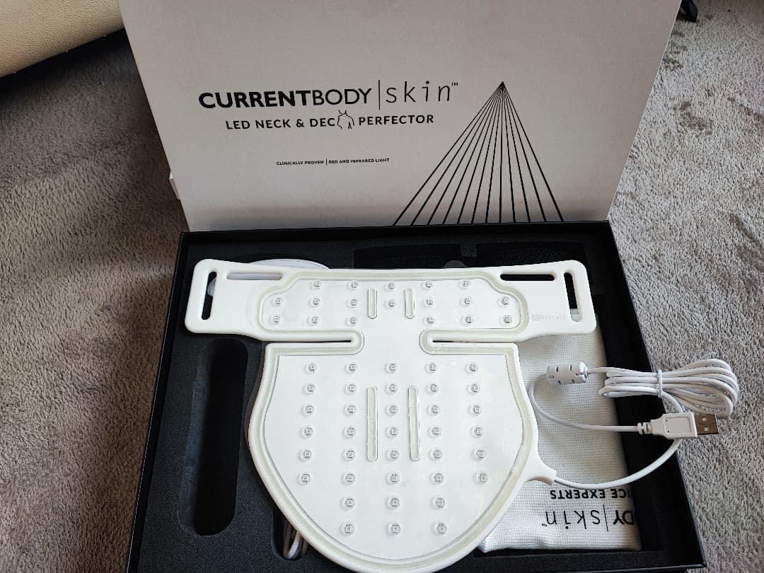 新品　カレントボディLEDネックデコルテマスクセット