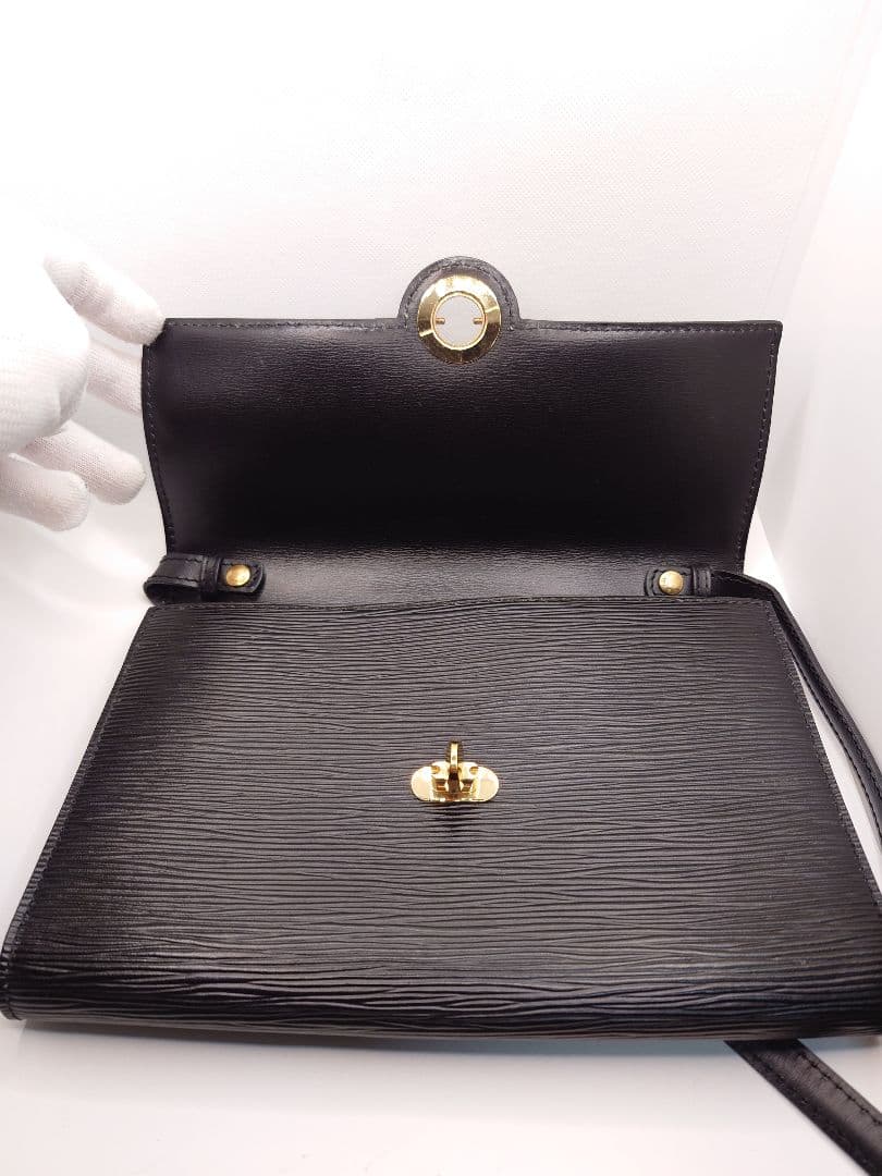 ルイ ヴィトン エピ ポシェット アルシュ ショルダーバッグ M52572