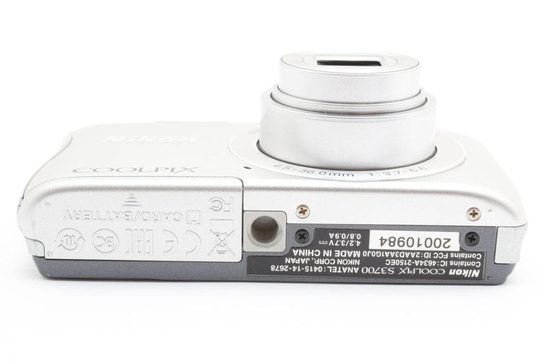 美品　ニコン COOLPIX S3700 シルバー 光学8倍ズーム SD2GB