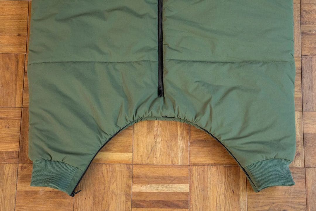 着る寝袋「モモンガ」エクストラ｜チャコール｜Mサイズ｜2024年モデル