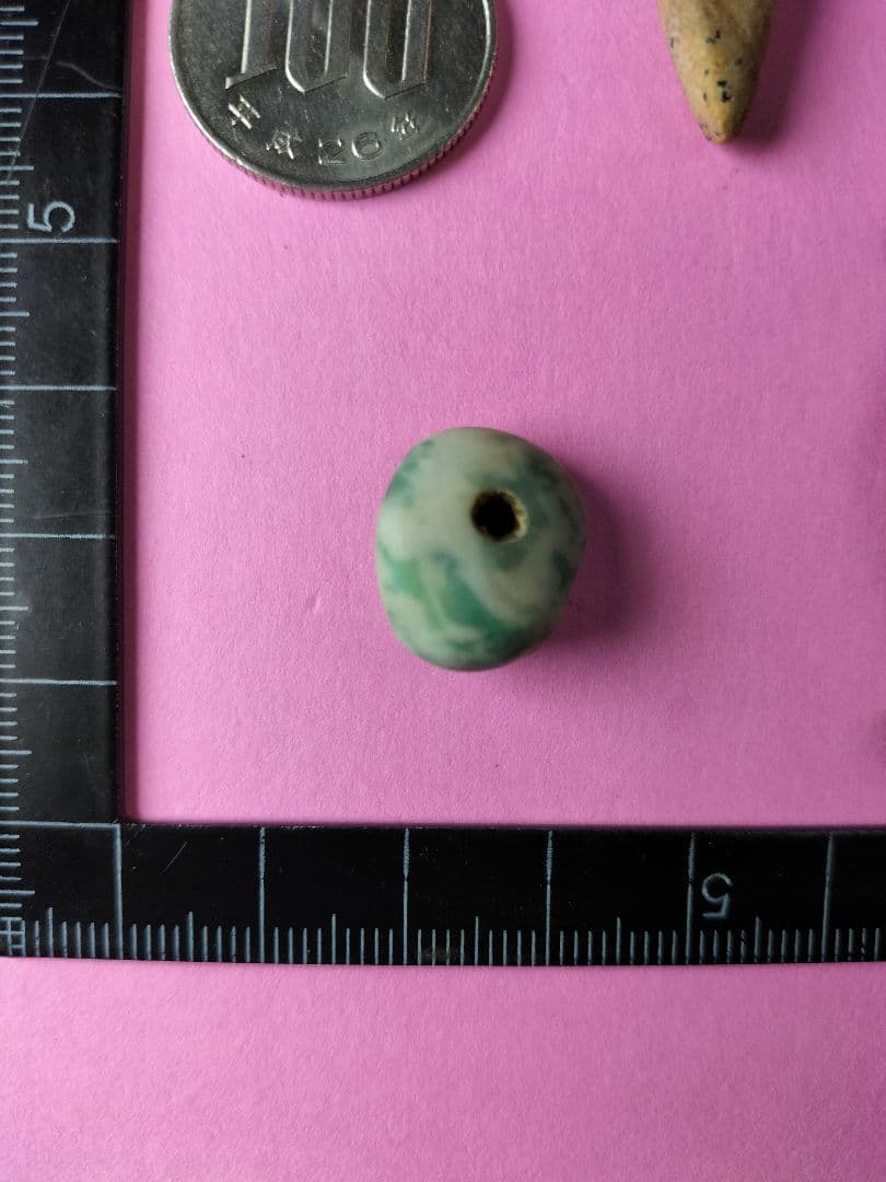 りんご娘ページです。装身具セット(出土品) 勾玉、丸玉、角 縄文時代晩期