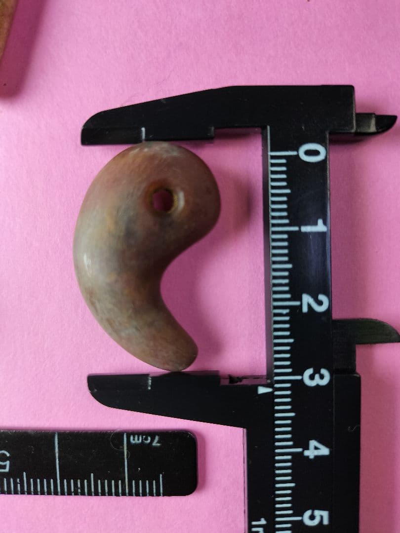 りんご娘ページです。装身具セット(出土品) 勾玉、丸玉、角 縄文時代晩期