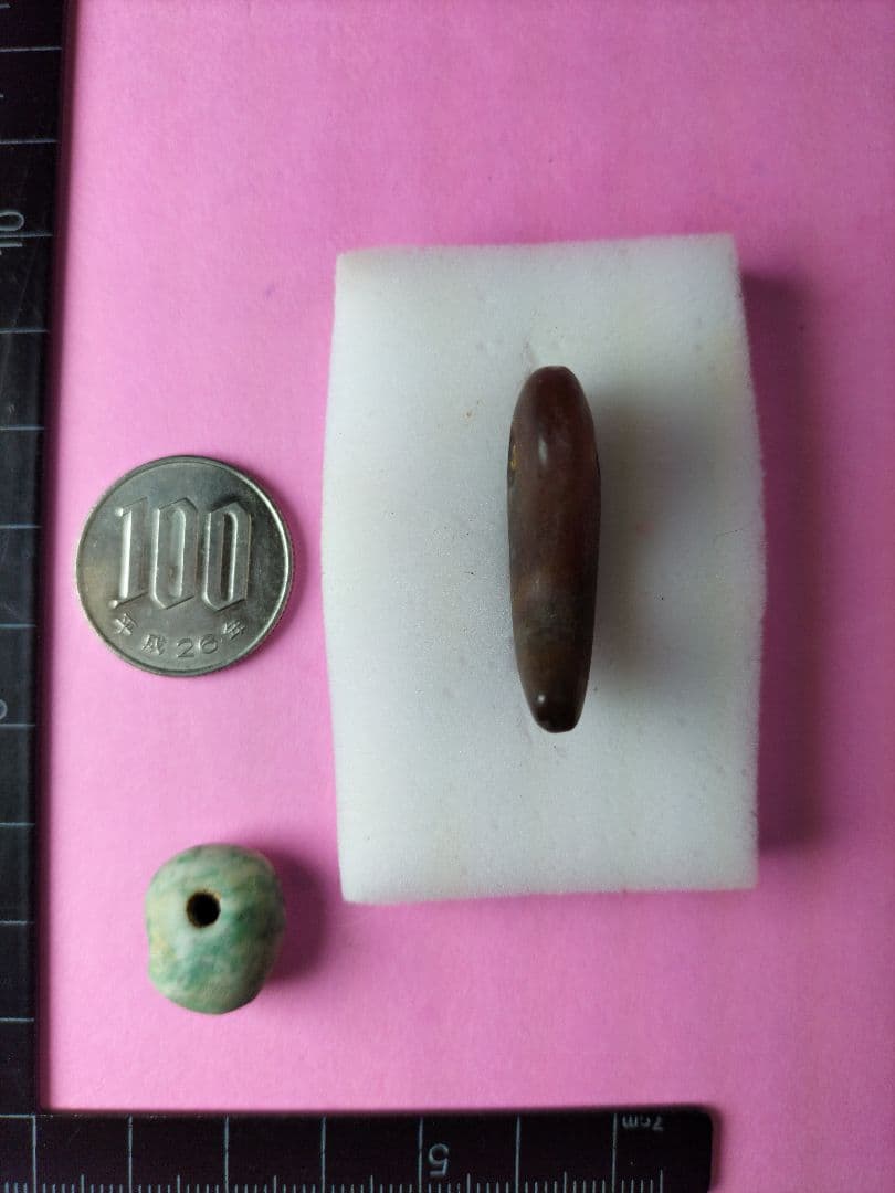 りんご娘ページです。装身具セット(出土品) 勾玉、丸玉、角 縄文時代晩期