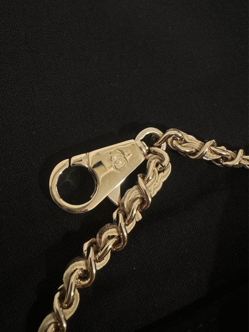 イヤーズギフト CHANEL ゴールド ケース AirPodsケース