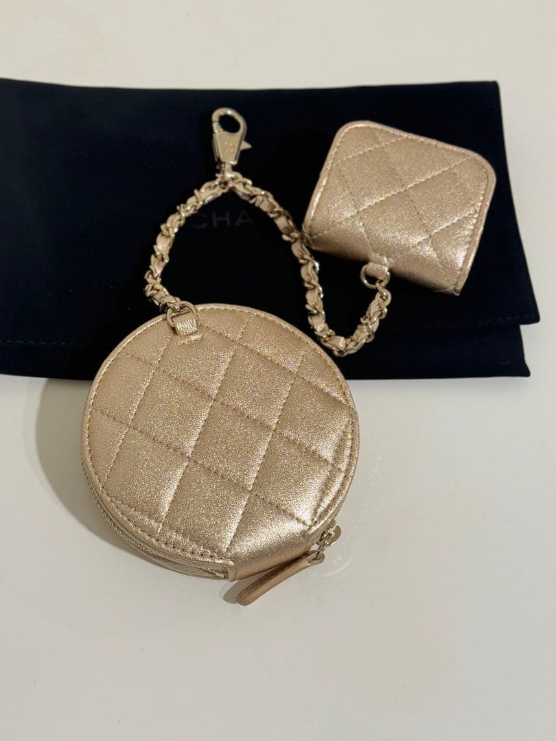 イヤーズギフト CHANEL ゴールド ケース AirPodsケース