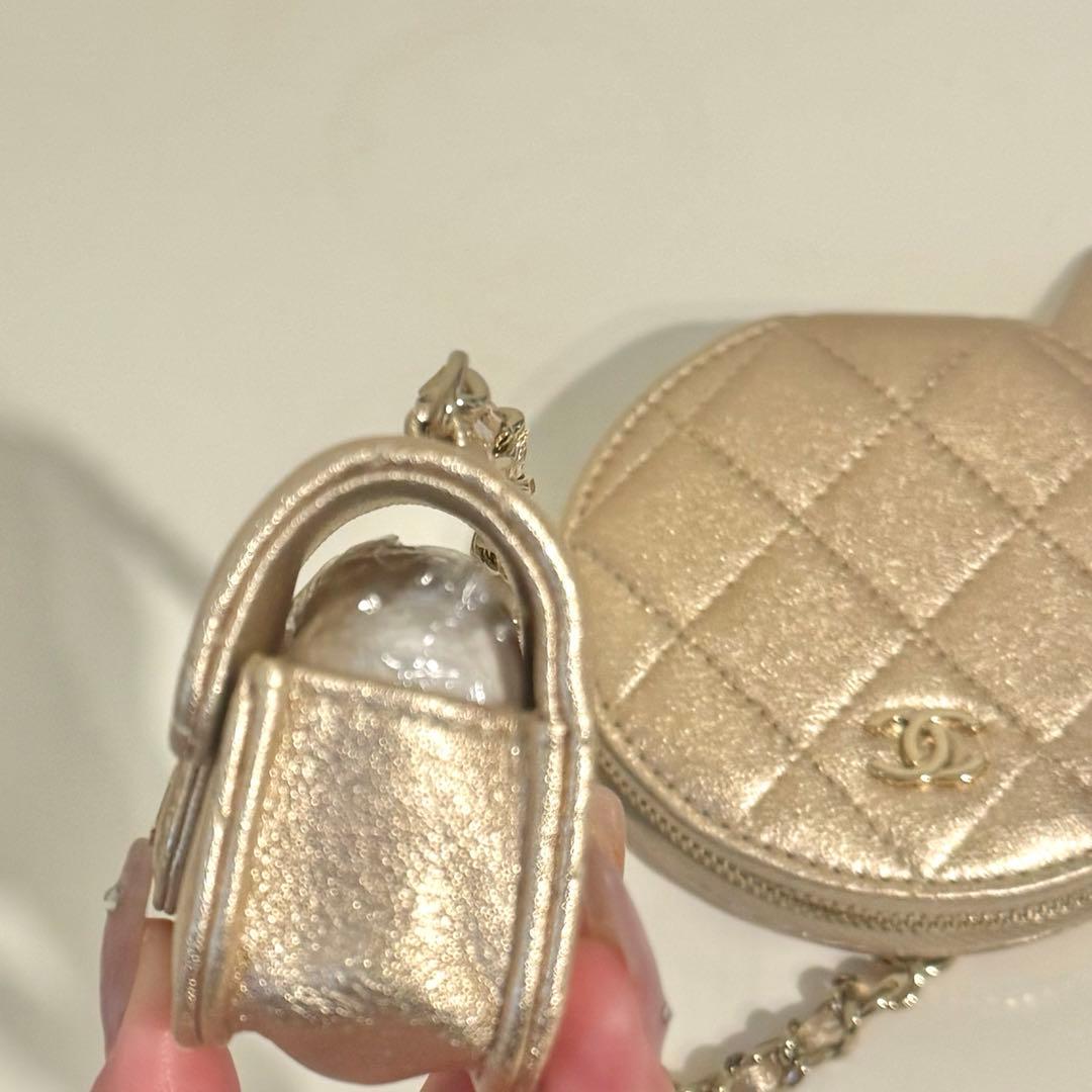 イヤーズギフト CHANEL ゴールド ケース AirPodsケース