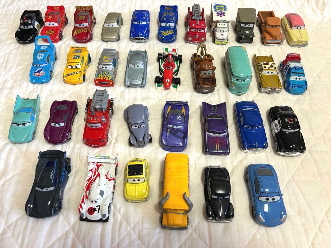 カーズ ミニカーセット（34台）＋収納ボックス ライトニング・マックイーン