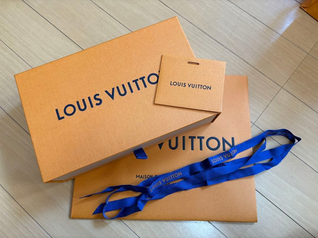 ルイヴィトン カプシーヌ コンパクト 限定チャーム付 M14664 財布 美品