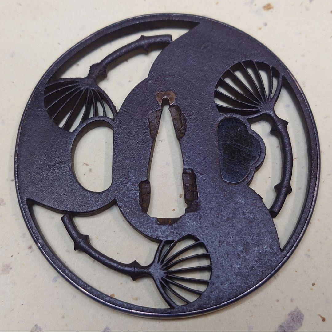 鉄鍔、内輪図透かし、覆輪赤銅、