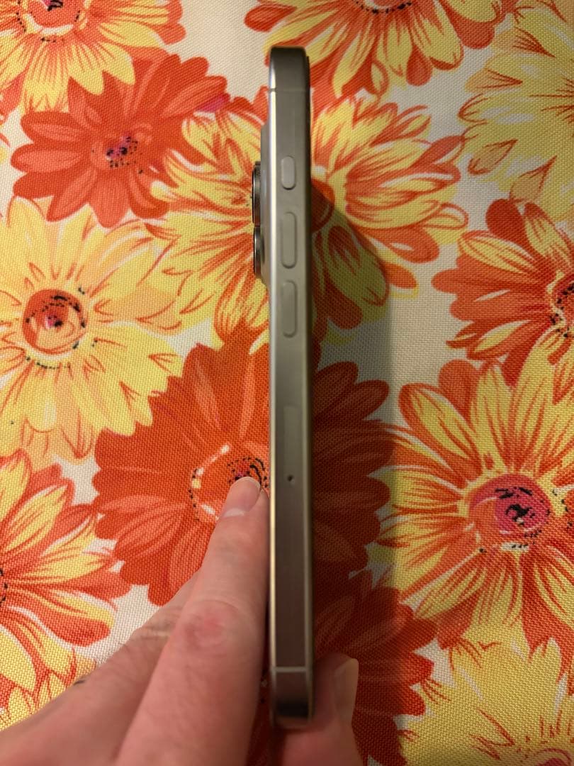 Apple iPhone 16 pro ナチュラル チタニウム本体