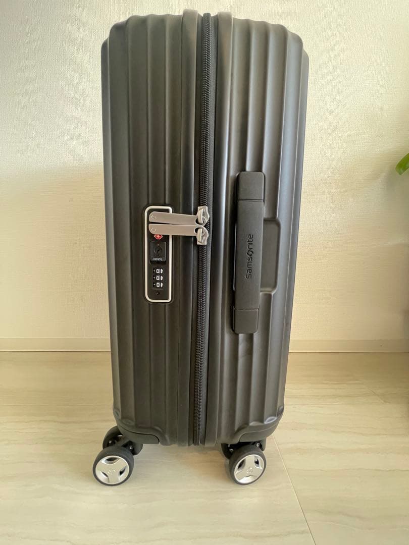 サムソナイト エナウ スピナー55 ブラック　スーツケース