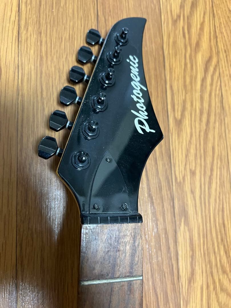 エレキギター 透明 アクリルボディ