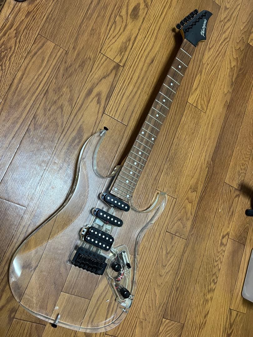 エレキギター 透明 アクリルボディ