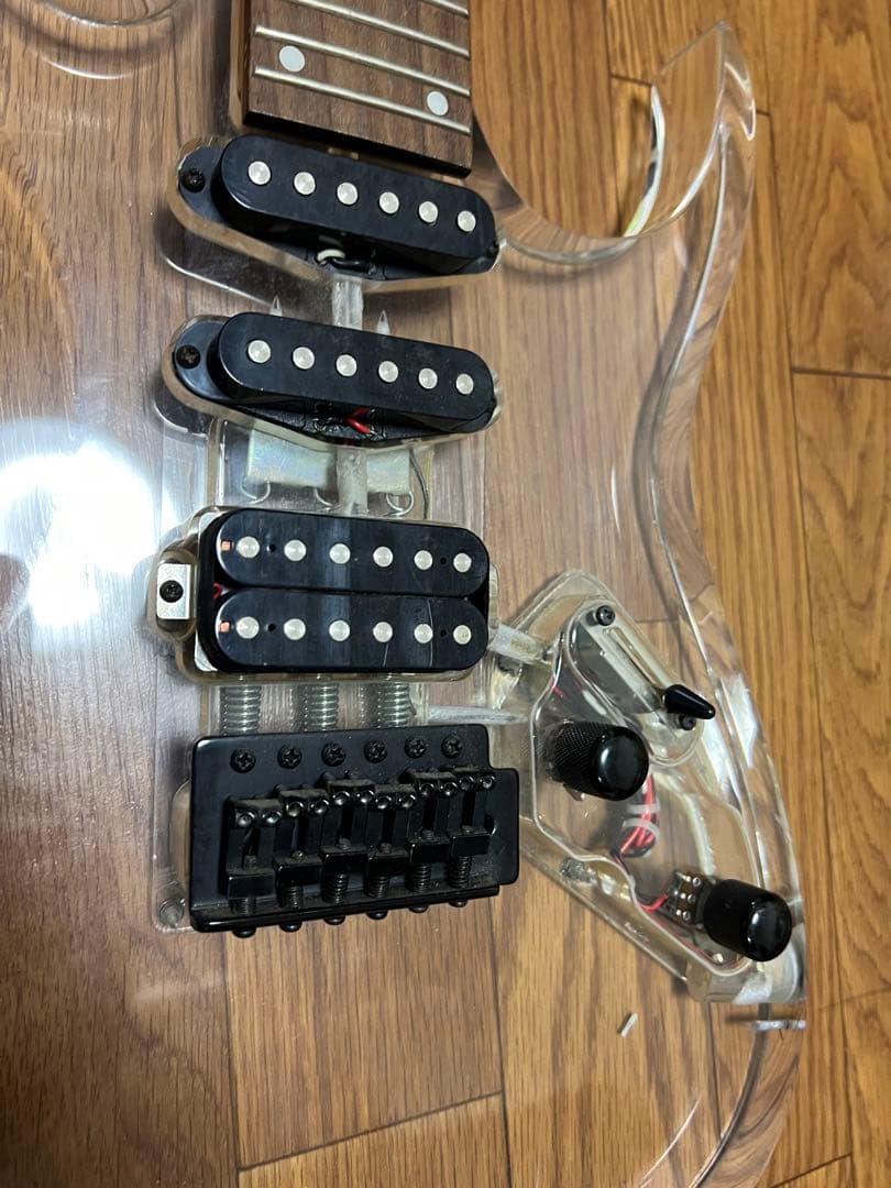 エレキギター 透明 アクリルボディ