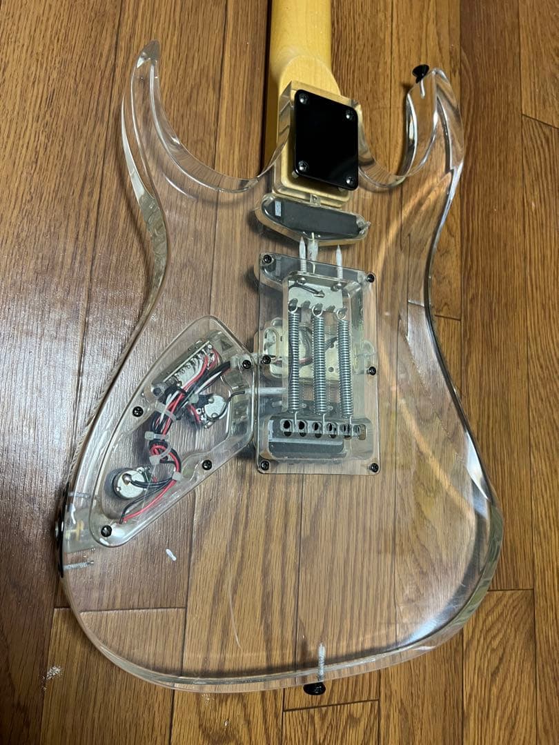 エレキギター 透明 アクリルボディ