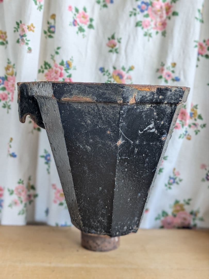 イギリス アンティーク 鉄製 プランター 壁掛け植木鉢 ドレインホッパー 黒