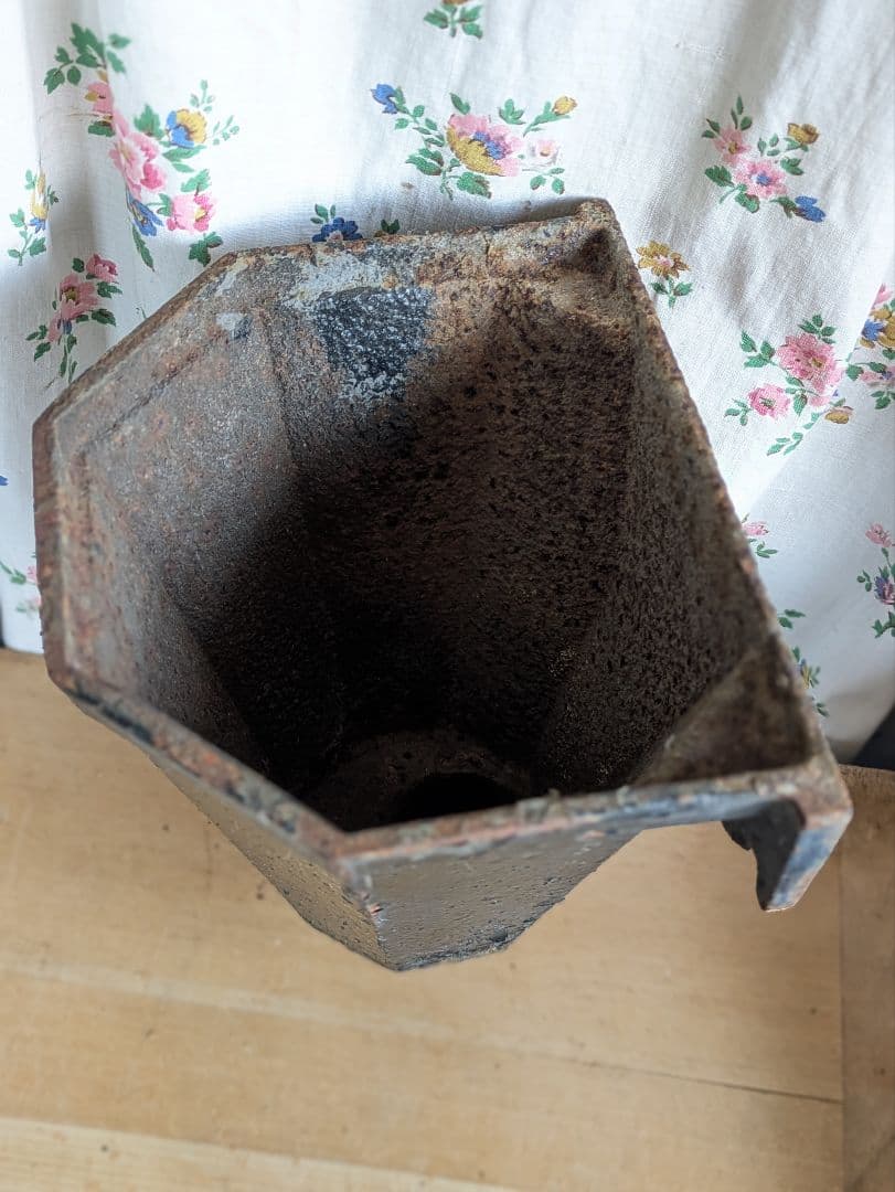 イギリス アンティーク 鉄製 プランター 壁掛け植木鉢 ドレインホッパー 黒