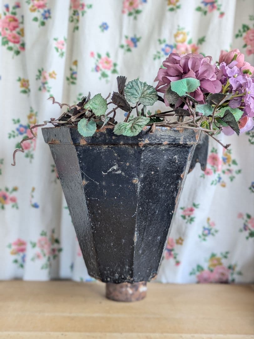 イギリス アンティーク 鉄製 プランター 壁掛け植木鉢 ドレインホッパー 黒