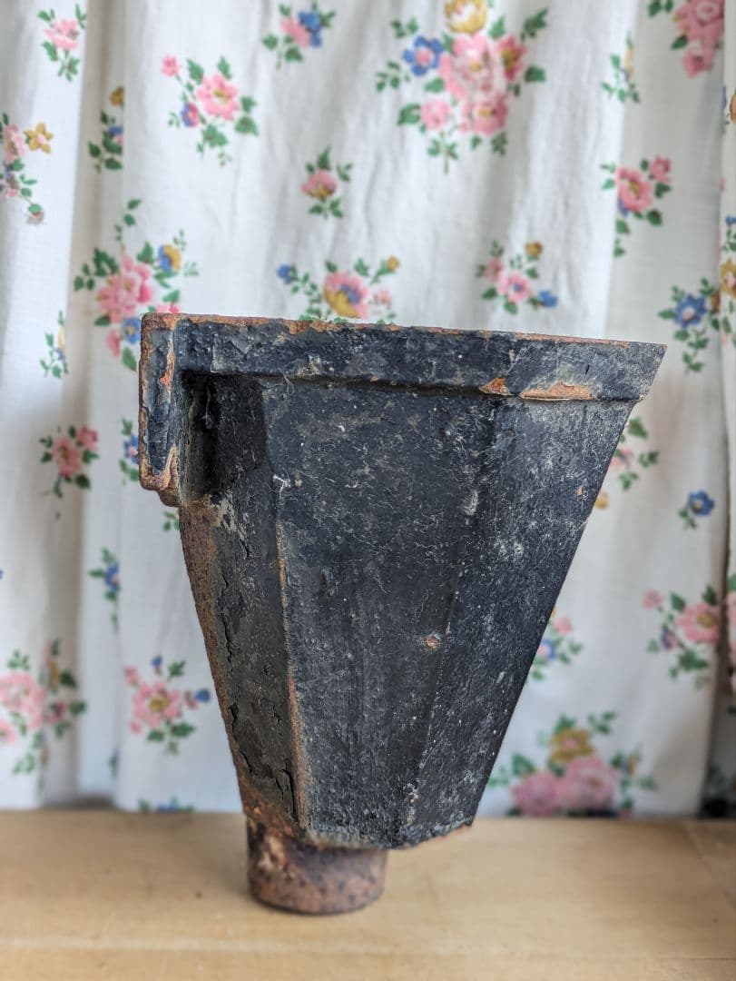 イギリス アンティーク 鉄製 プランター 壁掛け植木鉢 ドレインホッパー 黒