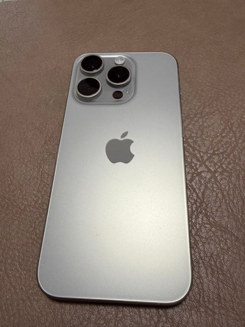 Apple iPhone 15Pro ナチュラルチタニウム本体