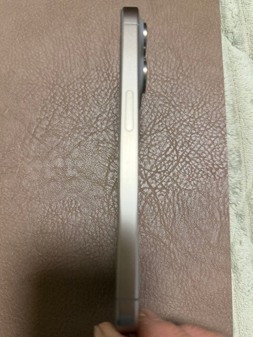 Apple iPhone 15Pro ナチュラルチタニウム本体