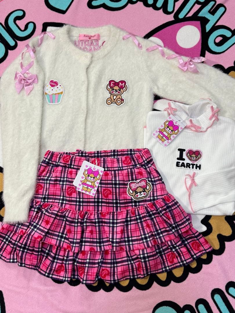 専用アースマジック 新品 チェックスカート・長袖Tシャツ・シャギーカーデ 140