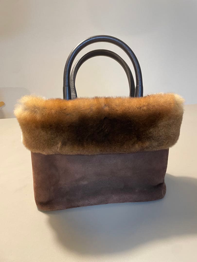 【mana】フェラガモ ヴァラリボン スエード ファーハンドバック