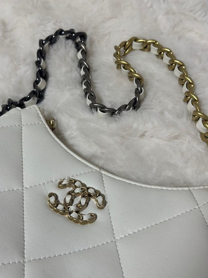 シャネル CHANEL ノベルティ ホワイト キルティング ショルダーバッグ