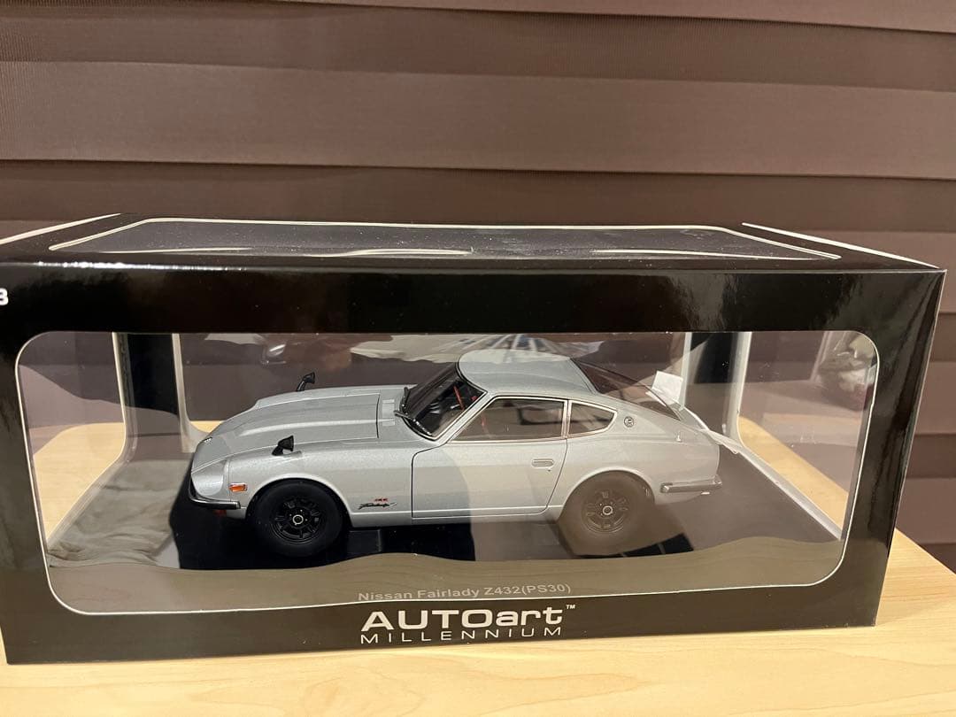 AUTOart Datsun 240Z ミニカー 1/18