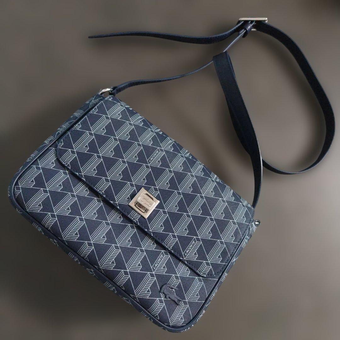 ラコステ ショルダーバッグ ネイビー モノグラム柄/使用回数少ない美品