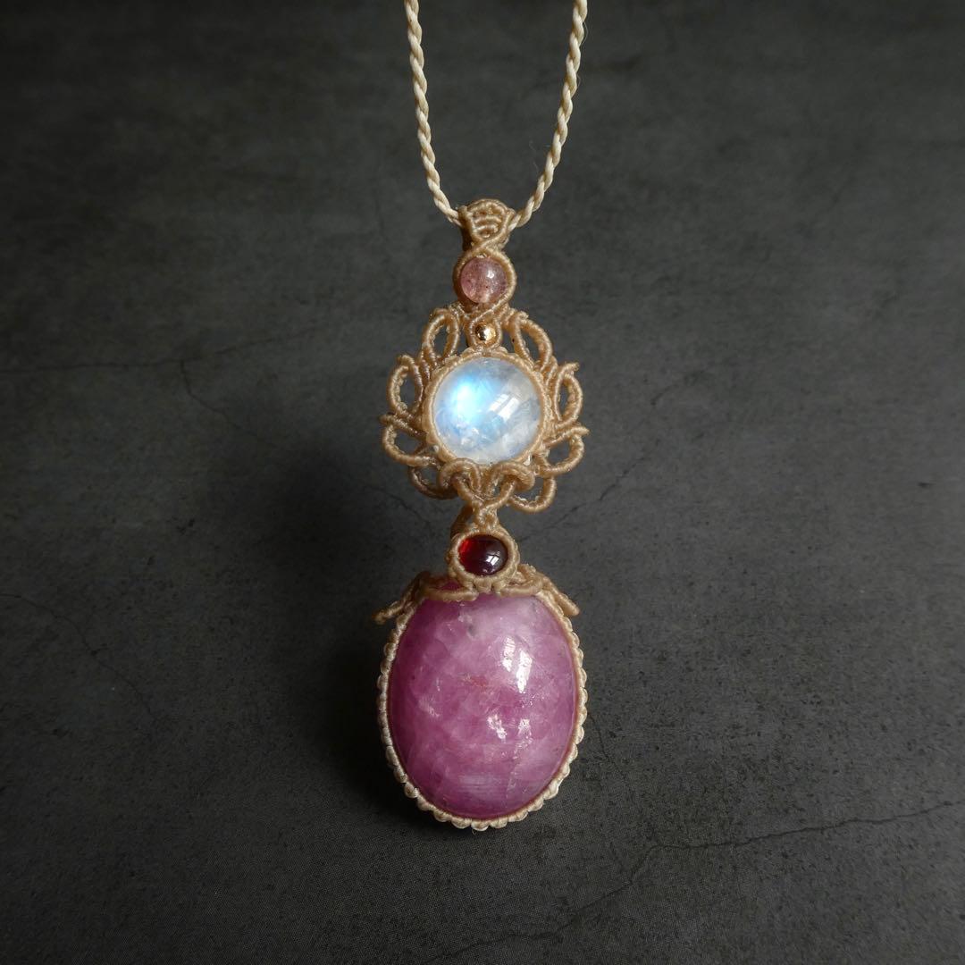 特大ルビー・ムーンストーン・ガーネットのマクラメネックレス