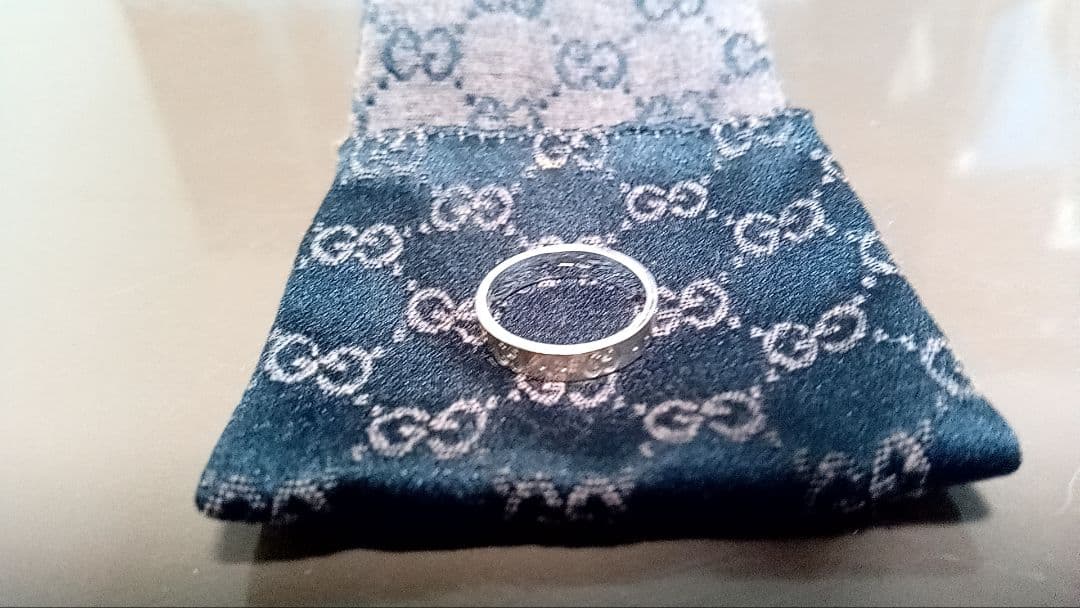 Gucci シルバーリング 専用ポーチ付き