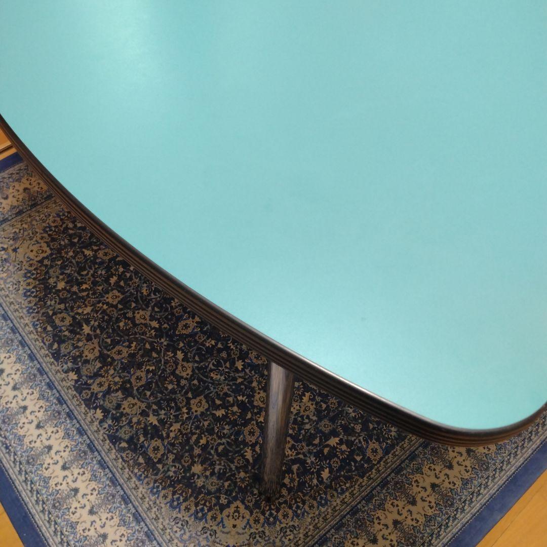 ターコイズ色 楕円形ダイニングテーブル