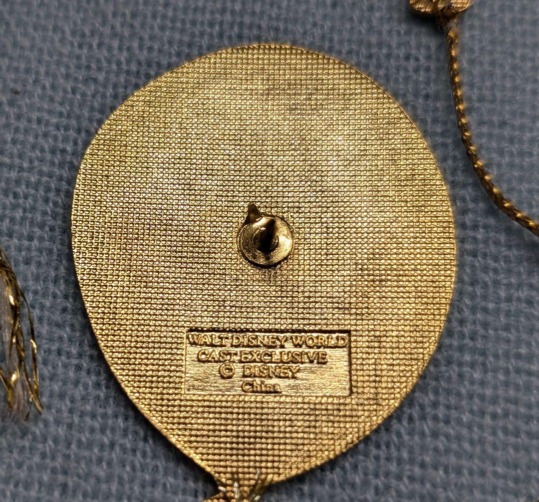 WDWキャスト限定バルーンピンバッチ