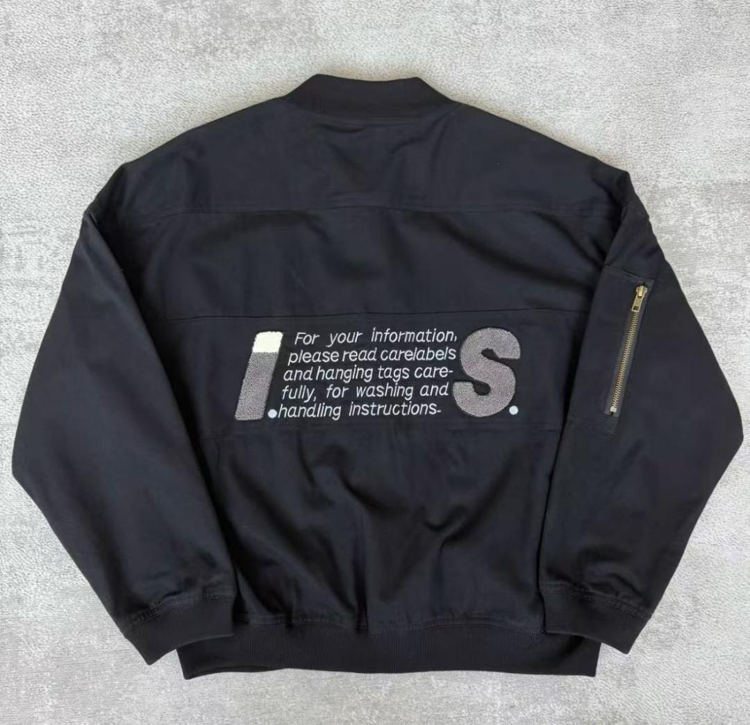 ブラック ジップアップジャケット