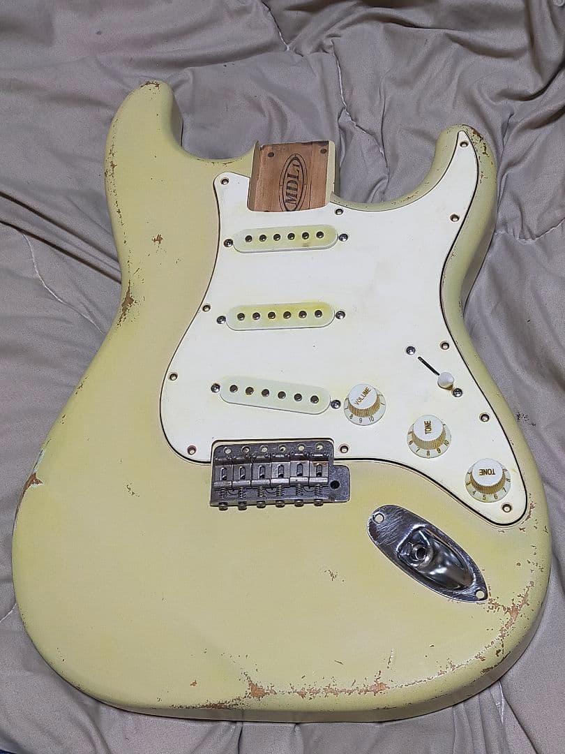 MDL1 ストラトキャスター用 ボディフェンダー MJT ラッカー仕上げレリック