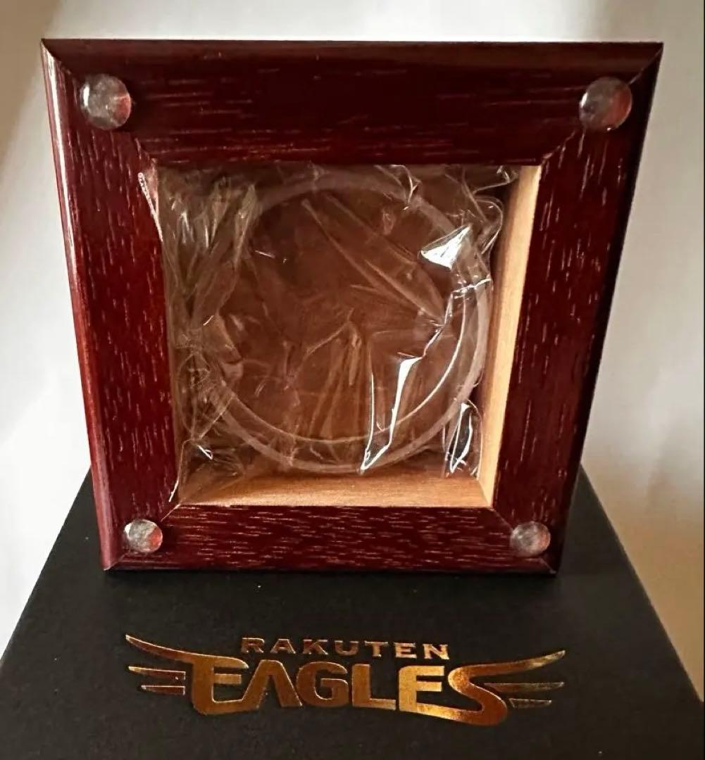 楽天イーグルス 黒川史陽選手　直筆サイン入りボール ケース　飾り台付　新品
