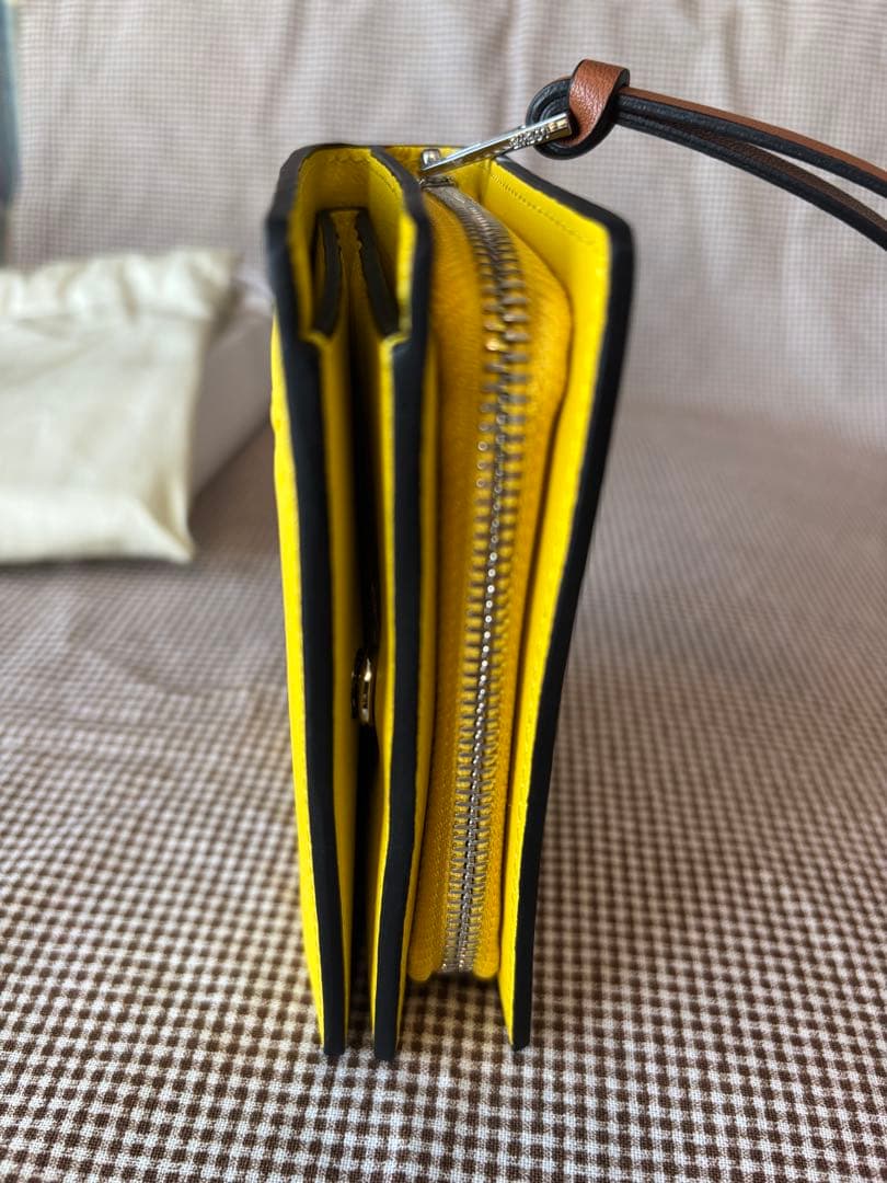 ロエベ　ウォレット ジブリ トトロ　折り財布 イエロー