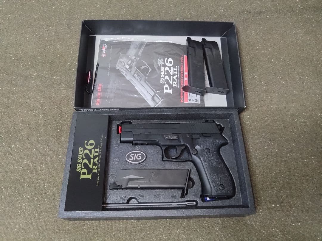 【美品】東京マルイ SIG SAUER P226R ガスガン マガジン3本付き