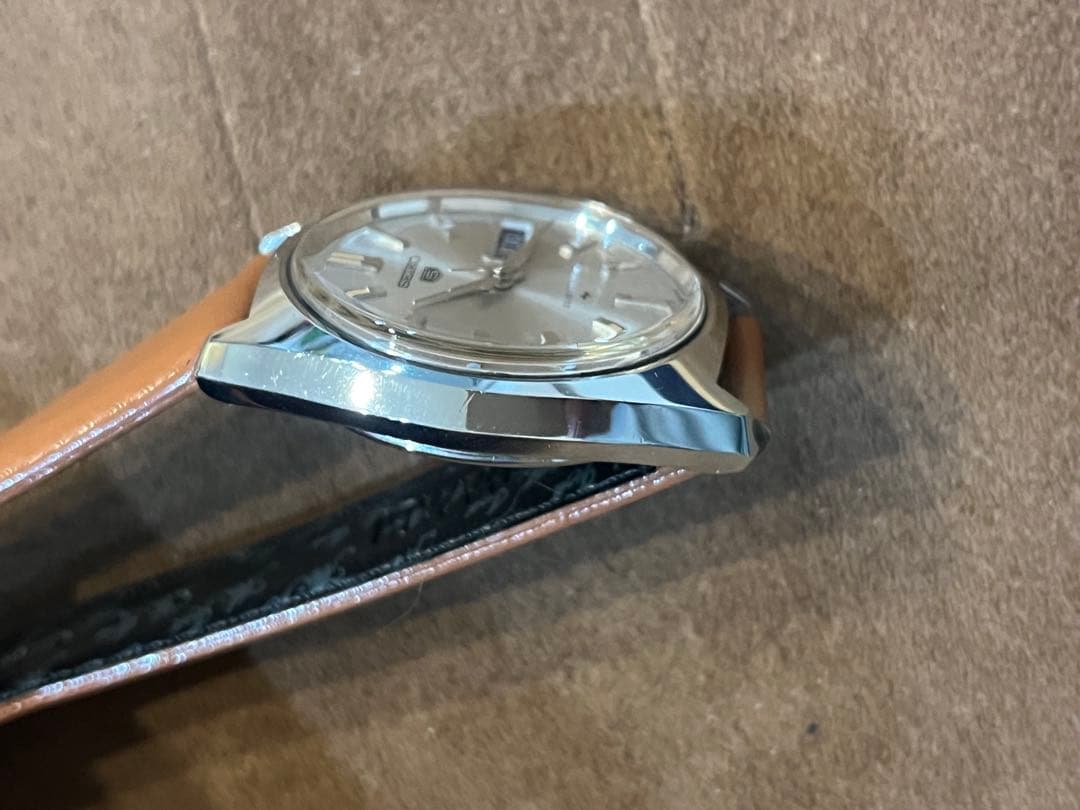 かっこいいメンズ自動巻腕時計　セイコー5 5126-8010 ビンテージ　稼働品