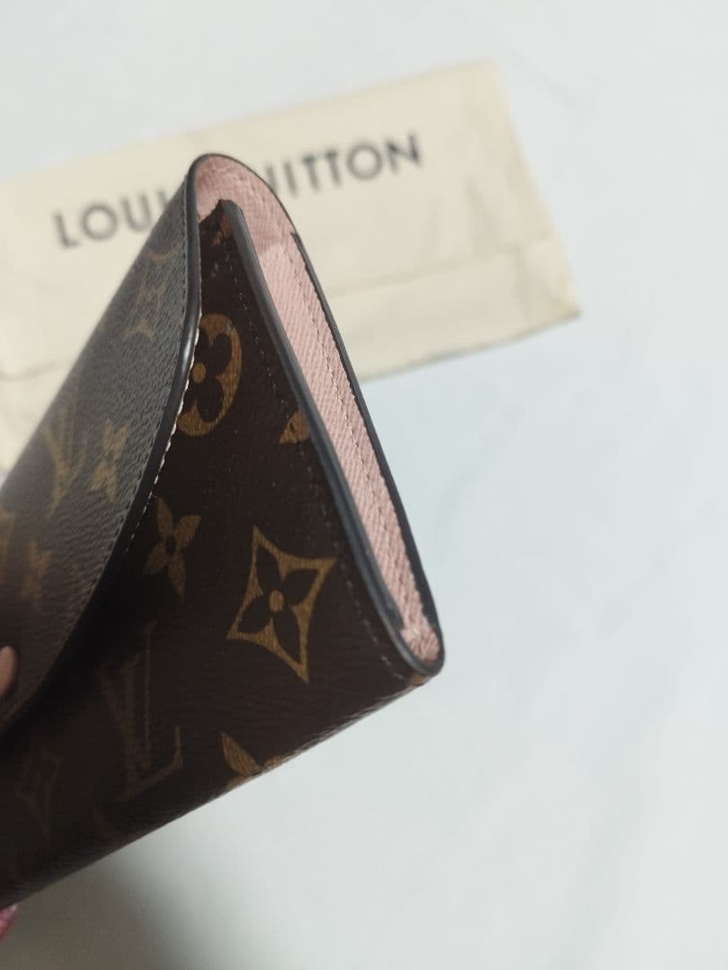 ルイヴィトン 二つ折り財布 モノグラム　ポルトフォイユエミリー