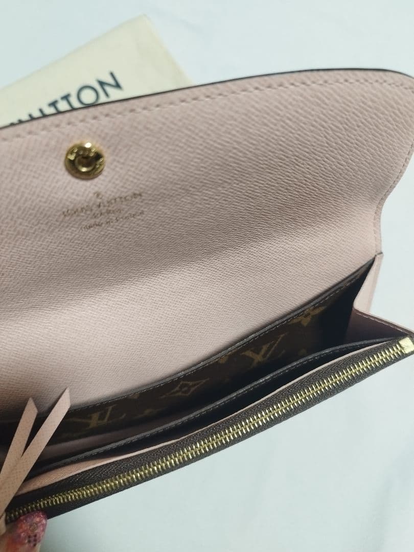 ルイヴィトン 二つ折り財布 モノグラム　ポルトフォイユエミリー