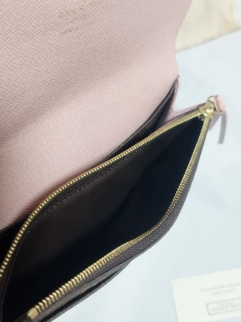 ルイヴィトン 二つ折り財布 モノグラム　ポルトフォイユエミリー