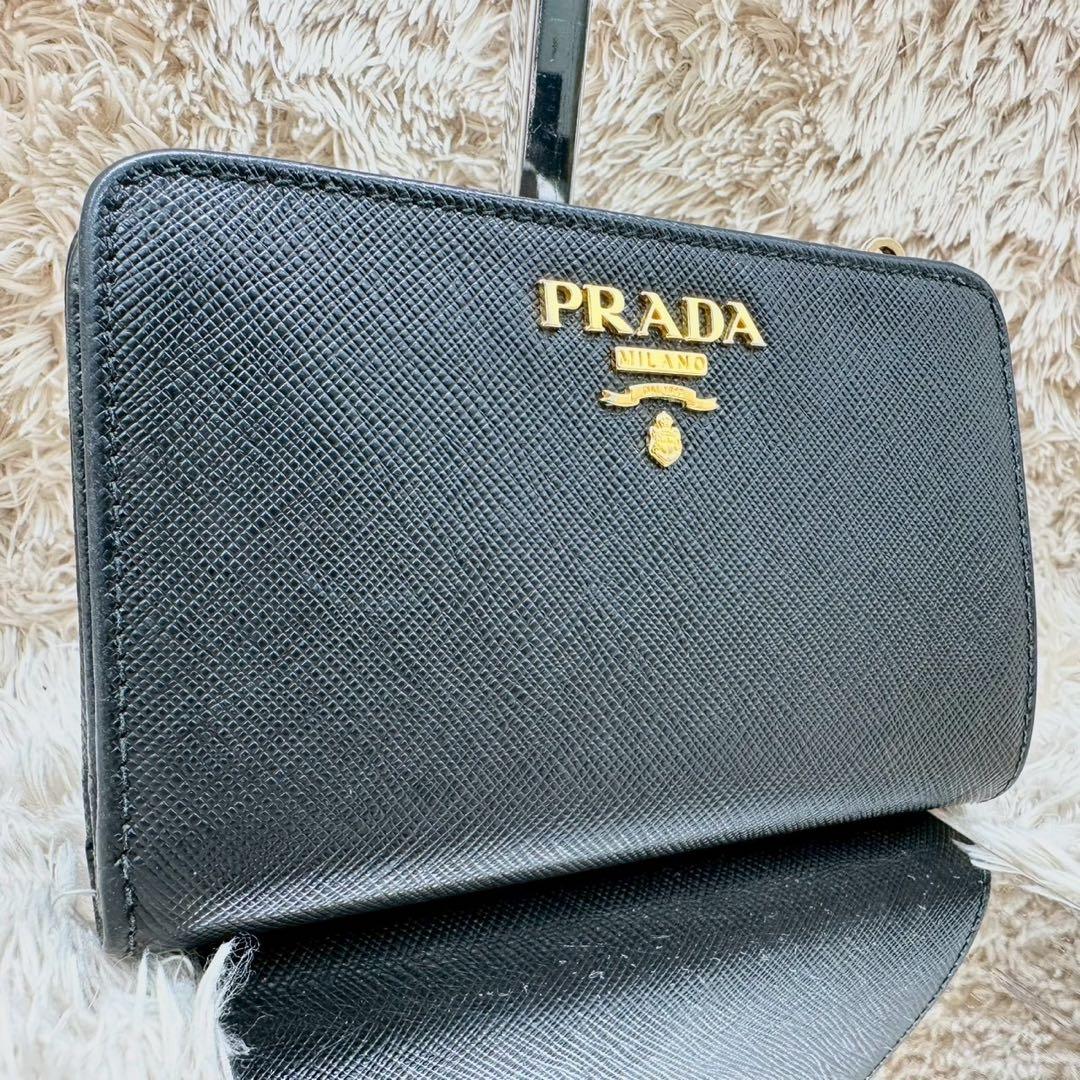 【極美品】プラダ 二つ折り財布 サフィアーノレザー ブラック