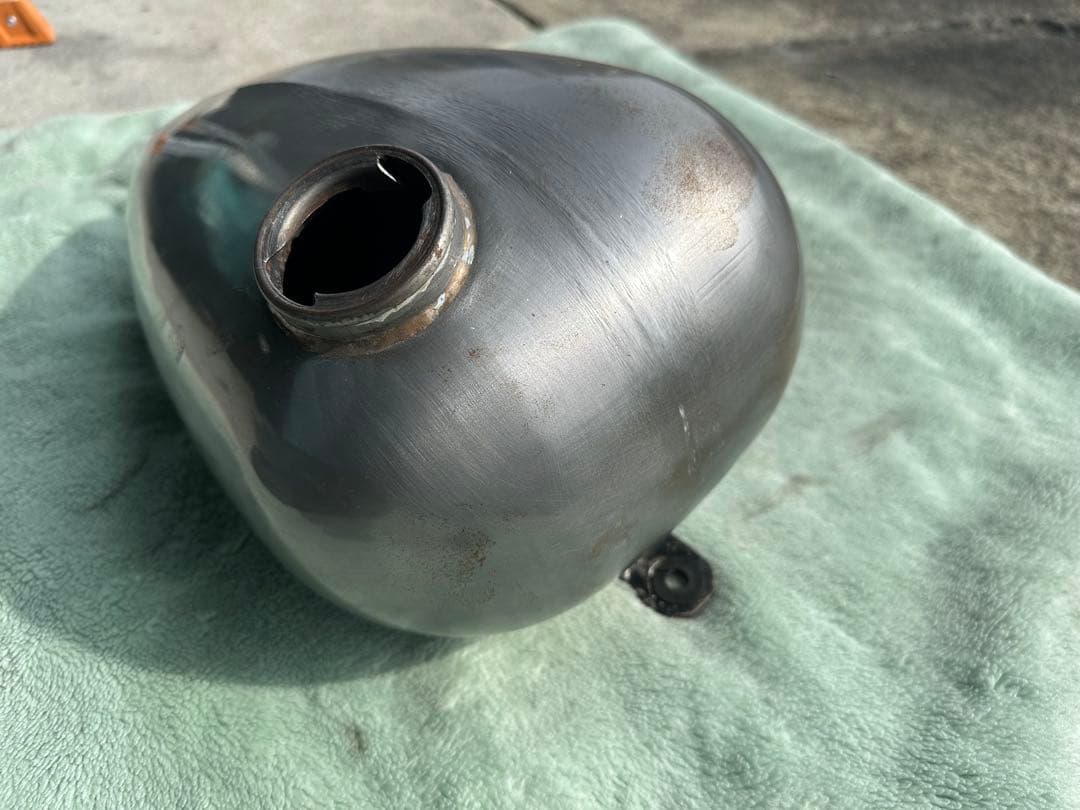 ハーレー　マスタングタンク