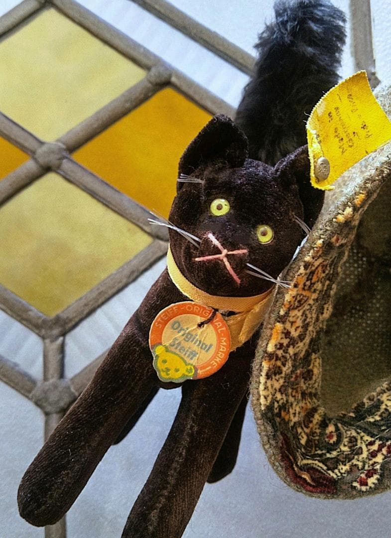 目が点になってるベルベットの猫　トムキャット　シュタイフ　ALL ID’ｓ　黒猫