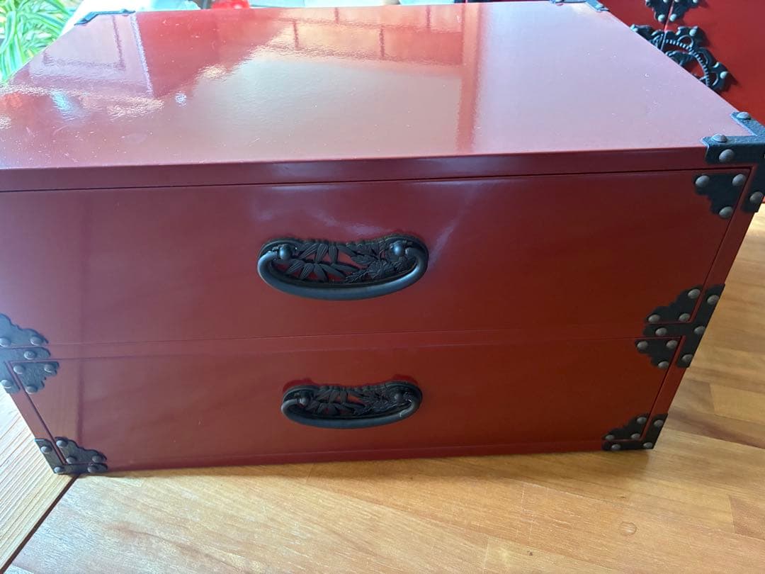 伝統的な日本の木製箪笥